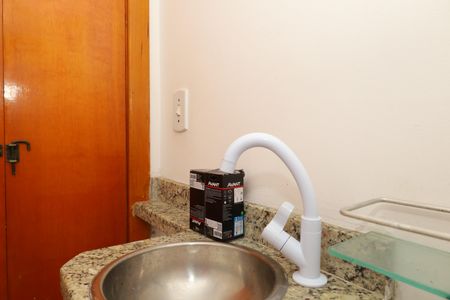 Casa de condomínio à venda com 54m², 2 quartos e 2 vagasBanheiro 3 - Lavabo