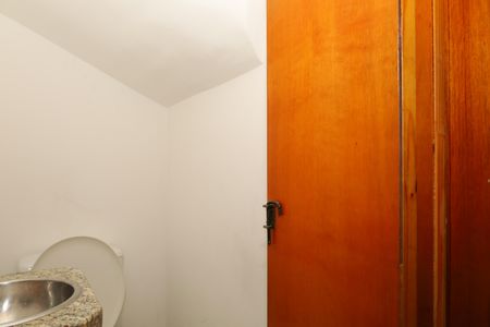 Casa de condomínio à venda com 54m², 2 quartos e 2 vagasBanheiro 3 - Lavabo