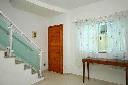 Casa de condomínio à venda com 54m², 2 quartos e 2 vagasSala