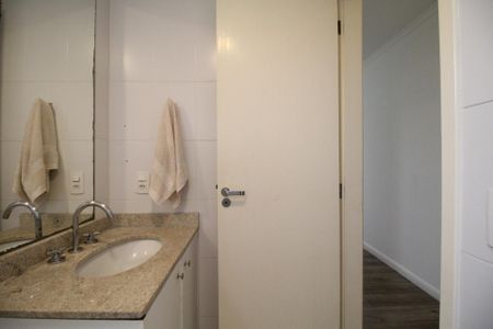 Apartamento à venda com 68m², 2 quartos e 1 vaga Apartamento à venda com 68m², 2 quartos e 1 vagaBanheiro da Suíte