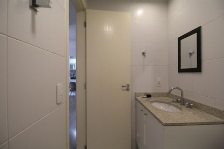 Apartamento à venda com 68m², 2 quartos e 1 vaga Apartamento à venda com 68m², 2 quartos e 1 vagaBanheiro