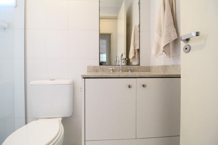 Apartamento à venda com 68m², 2 quartos e 1 vaga Apartamento à venda com 68m², 2 quartos e 1 vagaBanheiro da Suíte