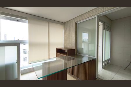 Apartamento para alugar com 72m², 1 quarto e 2 vagasVaranda