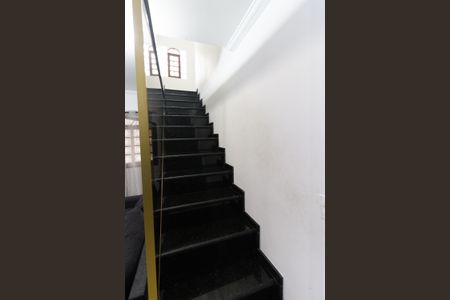 Casa para alugar com 180m², 3 quartos e 2 vagasEscada