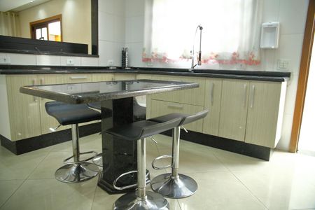 Casa à venda com 135m², 2 quartos e 2 vagasCozinha 