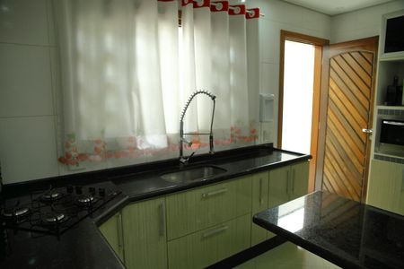 Casa à venda com 135m², 2 quartos e 2 vagasCozinha 