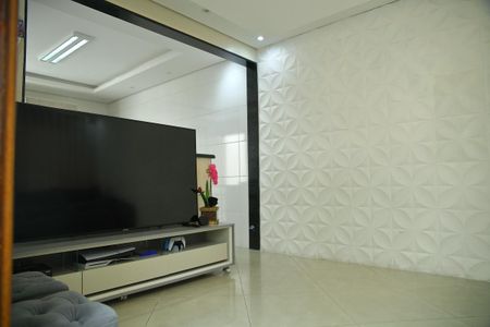 Casa à venda com 135m², 2 quartos e 2 vagasSala