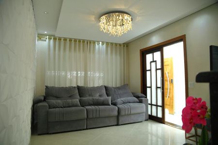 Casa à venda com 135m², 2 quartos e 2 vagasSala