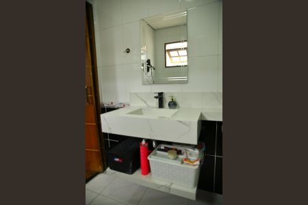 Casa à venda com 135m², 2 quartos e 2 vagasSuíte - Banheiro 