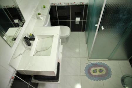 Casa à venda com 135m², 2 quartos e 2 vagasSuíte - Banheiro 