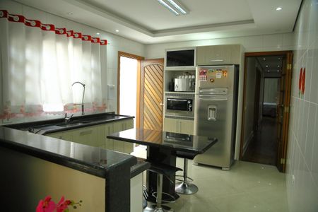 Casa à venda com 135m², 2 quartos e 2 vagasCozinha 