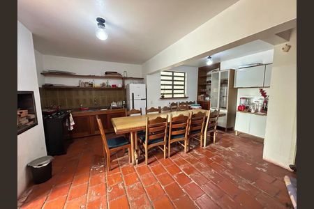 Casa à venda com 354m², 4 quartos e 2 vagas