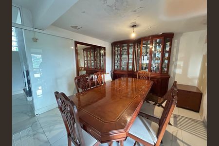 Casa à venda com 354m², 4 quartos e 2 vagas