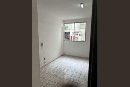 Sala de apartamento para alugar com 3 quartos, 70m² em Heliópolis, Belo Horizonte