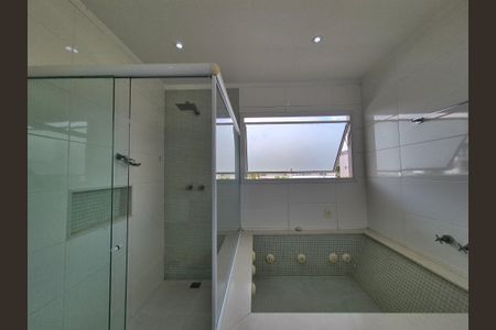 Casa de condomínio para alugar com 370m², 4 quartos e 2 vagas