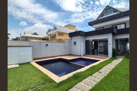 Casa de condomínio para alugar com 370m², 4 quartos e 2 vagas