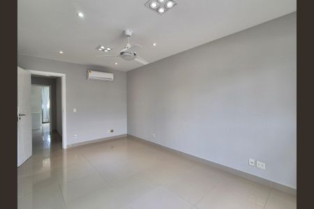 Casa de condomínio para alugar com 370m², 4 quartos e 2 vagas