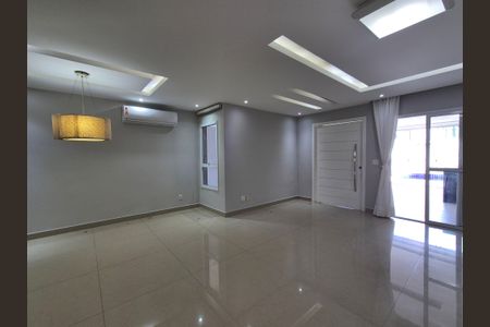 Casa de condomínio para alugar com 370m², 4 quartos e 2 vagas