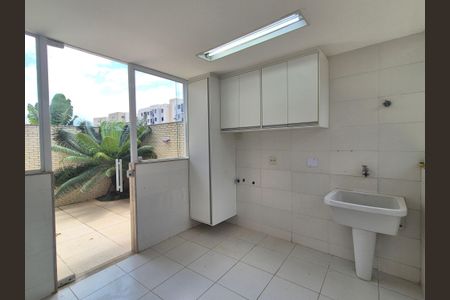 Casa de condomínio para alugar com 370m², 4 quartos e 2 vagas