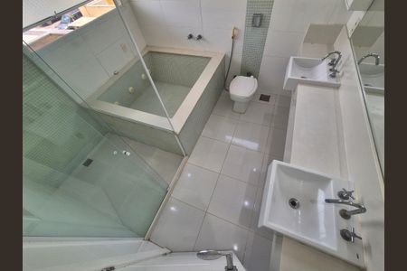 Casa de condomínio para alugar com 370m², 4 quartos e 2 vagas