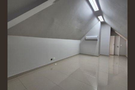 Casa de condomínio para alugar com 370m², 4 quartos e 2 vagas