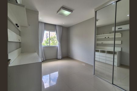 Casa de condomínio para alugar com 370m², 4 quartos e 2 vagas