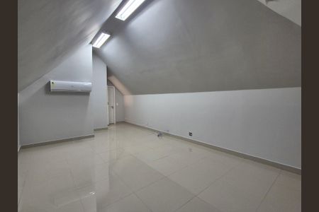 Casa de condomínio para alugar com 370m², 4 quartos e 2 vagas