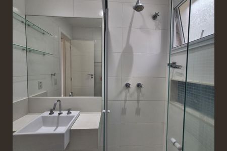 Casa de condomínio para alugar com 370m², 4 quartos e 2 vagas