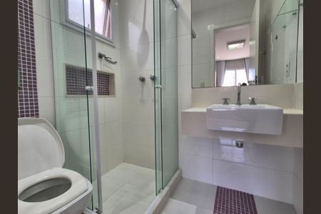 Casa de condomínio para alugar com 370m², 4 quartos e 2 vagas