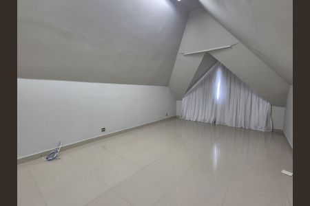 Casa de condomínio para alugar com 370m², 4 quartos e 2 vagas