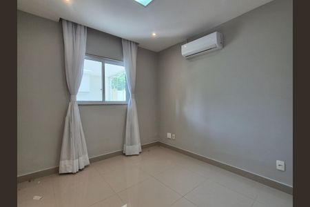 Casa de Condomínio para alugar com 4 quartos, 370m² em Recreio dos Bandeirantes, Rio de Janeiro