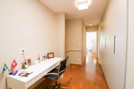 Casa à venda com 320m², 4 quartos e 3 vagasEscritório