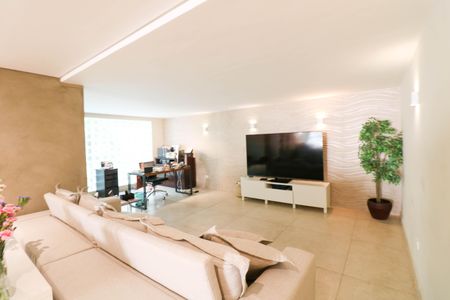 Casa à venda com 320m², 4 quartos e 3 vagasSalão de Festas