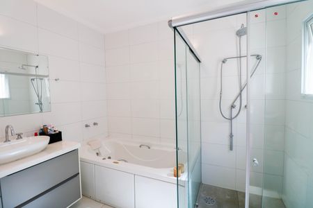 Casa à venda com 320m², 4 quartos e 3 vagasBanheiro da Suíte 4