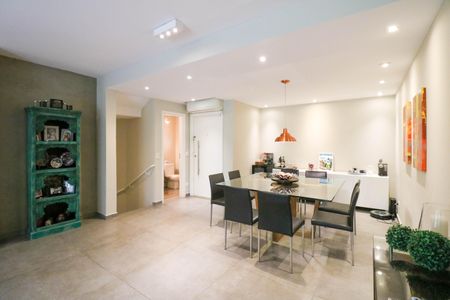 Casa à venda com 320m², 4 quartos e 3 vagasSala