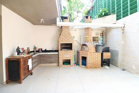 Casa à venda com 320m², 4 quartos e 3 vagasChurrasqueira