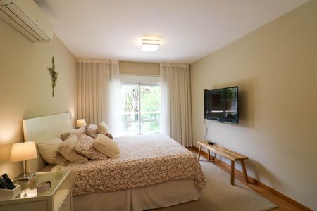 Casa à venda com 320m², 4 quartos e 3 vagasQuarto 4 Suíte