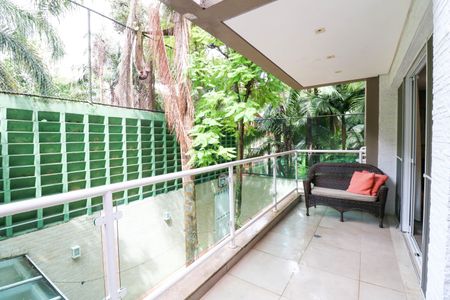 Casa à venda com 320m², 4 quartos e 3 vagasVaranda