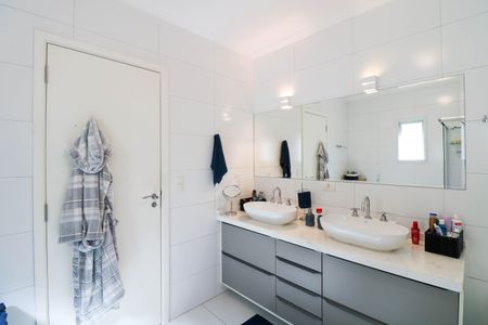 Casa à venda com 320m², 4 quartos e 3 vagasBanheiro da Suíte 4