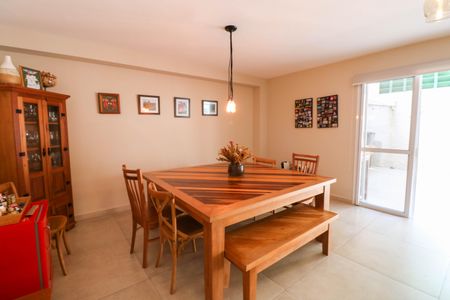 Casa à venda com 320m², 4 quartos e 3 vagasSalão de Festas