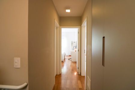 Casa à venda com 320m², 4 quartos e 3 vagasCorredor