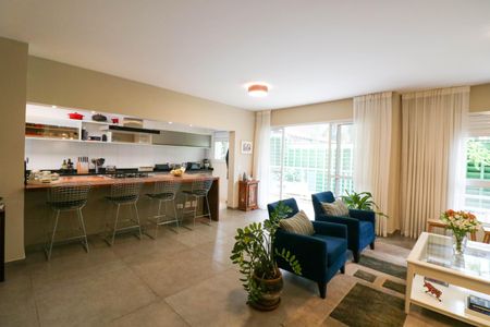 Casa à venda com 320m², 4 quartos e 3 vagasSala