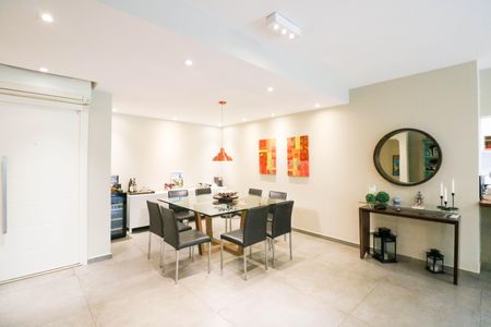 Casa à venda com 320m², 4 quartos e 3 vagasSala