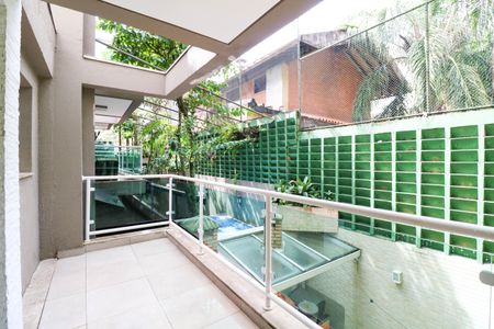 Casa à venda com 320m², 4 quartos e 3 vagasVaranda