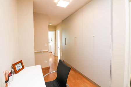 Casa à venda com 320m², 4 quartos e 3 vagasEscritório