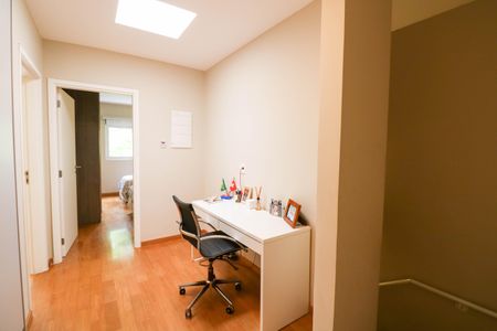 Casa à venda com 320m², 4 quartos e 3 vagasEscritório