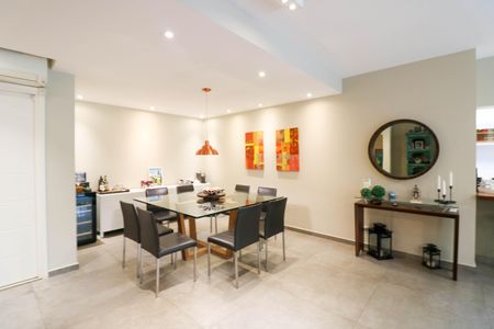 Casa à venda com 320m², 4 quartos e 3 vagasSala