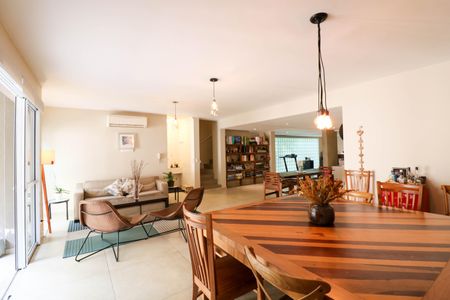 Casa à venda com 320m², 4 quartos e 3 vagasSalão de Festas