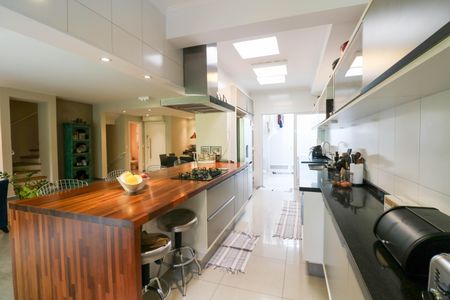 Casa à venda com 320m², 4 quartos e 3 vagasCozinha