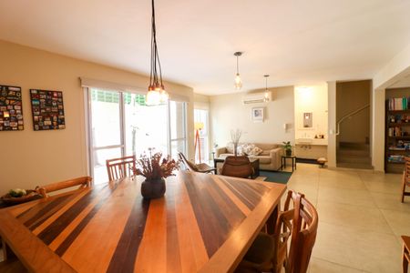 Casa à venda com 320m², 4 quartos e 3 vagasSalão de Festas